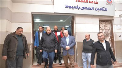 محافظ أسيوط يتفقد وحدة الكلى الصناعية ومركز خدمة العملاء المميكن بمستشفى المبرة