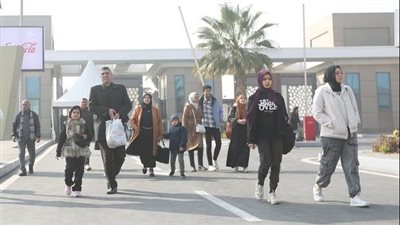 في ثامن أيامه.. إقبال كبير على معرض الكتاب من الأسر والشباب