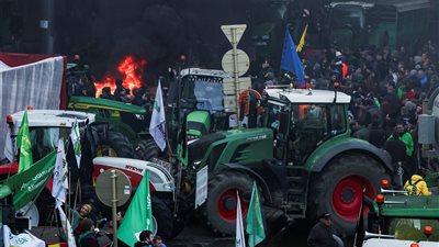 تصاعد احتجاجات المزارعين الأوروبيين رفضا لتشريعات الاتحاد الأوروبي (شاهد) 