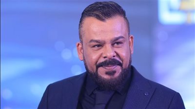 لفتة إنسانية من منذر رياحنة أثناء تسلمه جائزة أفضل ممثل عربي 