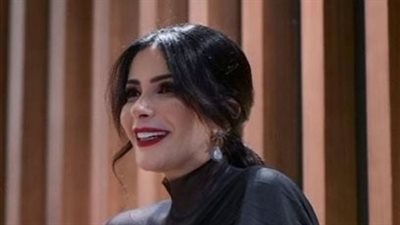 تخطى الـ 50 ألف.. فستان منى زكي حديث الجماهير في العرض الخاص لـ