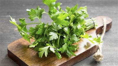 البقدونس.. دواء طبيعي لجميع الأمراض| لن تتخيل فوائدها