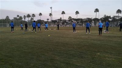 صفقات المقاولون الجديدة تشارك  في معسكر الذئاب 