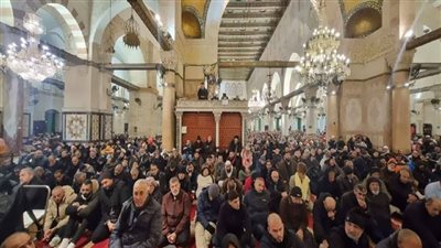 13 ألف فلسطيني يؤدون صلاة الجمعة بالمسجد الأقصى.. صور