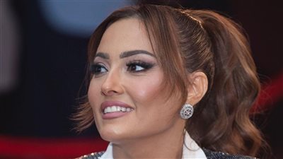 علم فلسطين يزين إطلالة بشرى في ملتقى الإبداع والتميز العربي