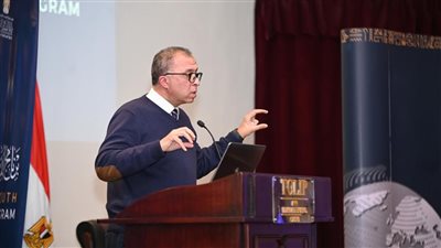 أشرف العربي: 