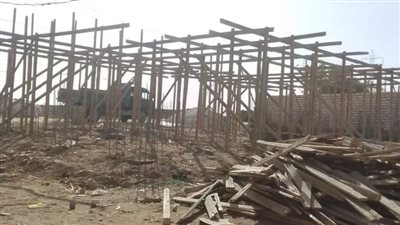 إيقاف أعمال بناء بدون ترخيص بقرية المحروسة بقنا 