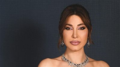 يارا تواكب الموضة بنقشه الزيبرا