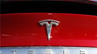 تسلا تواصل خفض أسعار سياراتها وبرامج القيادة الذاتية