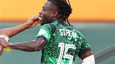موسيس سيمون أفضل لاعب في مباراة نيجيريا وأنجولا