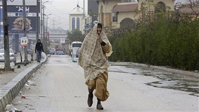 الأرصاد تكشف موعد تحسن الطقس وتحدد منطقة انخفضت درجة حرارتها لسالب 3.. فيديو