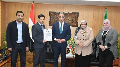 محافظ الفيوم يكرم خريجى المبادرة الرئاسية 