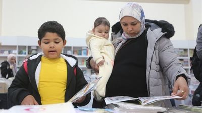 إقبال كبير على معرض كتاب الطفل قبل أيام من انتهاء الدورة الـ55