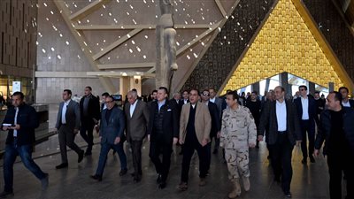 مدبولي يتفقد الأعمال النهائية لمشروع المتحف المصري الكبير وتطوير المنطقة المحيطة به