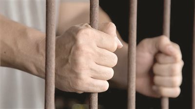 حبس شقيقين متهمين بقتل بائع ملابس بالشرقية 