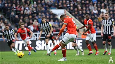 مهرجان الأهداف.. نيوكاسل يتعادل مع لوتون 4-4 في مباراة مثيرة بالدوري الإنجليزي 