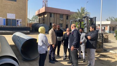 رئيس جهاز القاهرة الجديدة يتفقد أعمال رفع كفاءة محور (R R) بالتجمع