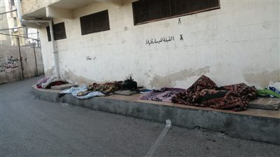 4 أشخاص يعيشون في 