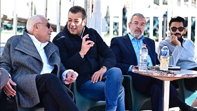 مجلس إدارة الزمالك يتواجد فى المران الصباحى 