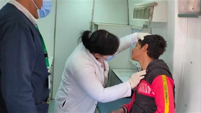 توقيع الكشف والعلاج لــ1680 مواطن في قافلة طبية بالمنيا