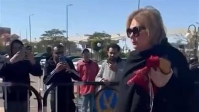 يسرا وأحمد حاتم وأمير المصري.. نجوم الفن في جنازة والدة تارا عماد