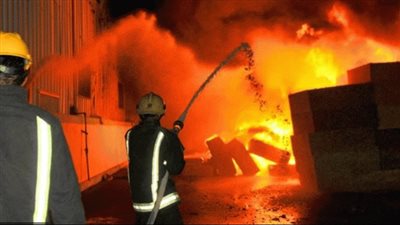السيطرة على حريق نشب في شقة بالخليفة 
