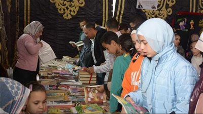 إقبال كبير من الشباب على معرض الكتاب هذا العام (شاهد)