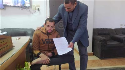 وزارة العمل توفر فرصة عمل لشاب من ذوي الهمم بالوادي الجديد