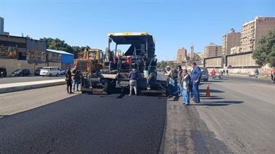 نائب محافظ القاهرة تتابع مشروعات الرصف بحي مصر القديمة وطره