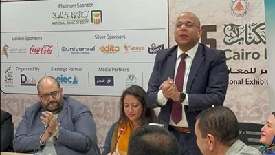 بالصور.. أسامة قابيل يحتفل بتوقيع كتابه 