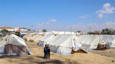  لا توجد أعداد كافية من الخيم تكفي للنازحين بغزة (شاهد)