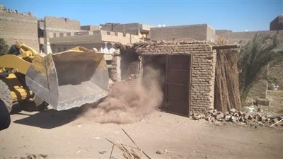 حملة إزالات مكبرة بقرية المحروسة في قنا