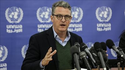 مدير شؤون وكالة الأمم المتحدة للإغاثة: الاحتلال يقصف شاحنات المساعدات 