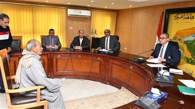 محافظ الفيوم يوجه بسرعة صرف مرتبات العاملين بقطاع التشجير 