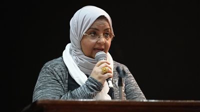 أهل مصر .. دينا هويدي: نؤمن إيمانًا راسخًا بأن الثقافة أحد أهم جسور التواصل بين فتيات المحافظات الحدودية