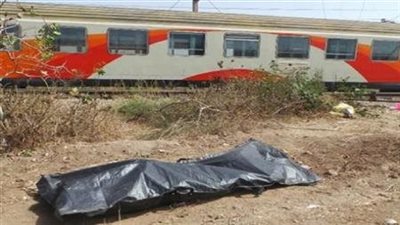 دفن جثتين لطفلتين صدمهما قطار بالعياط