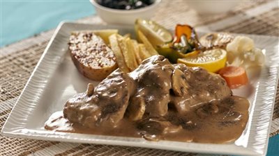 على خطى المطاعم.. طريقة عمل ستيك اللحم بصوص المشروم