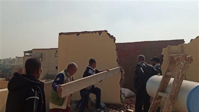 حملات مكثفة لرصد وإزالة المخالفات بمدينة العبور (شاهد)