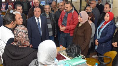   محافظ الإسكندرية يتابع سير العمل بالمركز التكنولوجي المتنقل وإدارة خدمة المواطنين