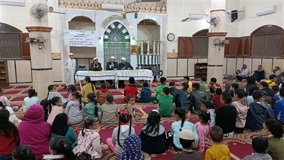 وكيل أوقاف البحر الأحمر يُكرم الطلاب المتميزين بمبادرة 