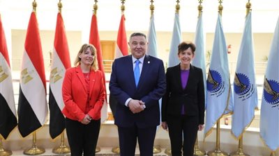محافظ البحر الأحمر يبحث آليات دعم التعاون المشترك مع سفير سويسرا