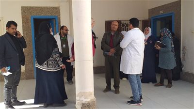 إعادة توزيع الأطباء المتغيبين ونقل صيادلة بصحة الفيوم