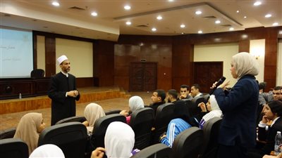 علماء الأزهر للفتوى يحاورون 100 شاب من 10 جامعات في قضايا مجتمعية معاصرة