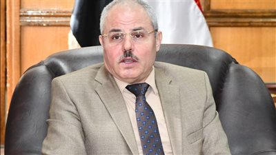 رئيس جامعة قناة السويس يعتمد نتيجة الدفعة 38 لكلية الطب 