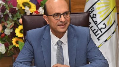 رئيس جامعة أسيوط يصدر قرارًا بتولي عبدالمولى الإشراف على كلية الآداب