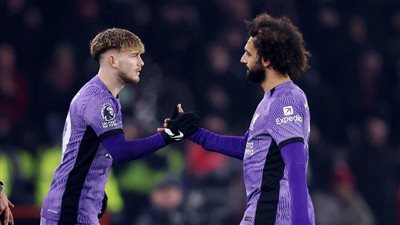 إليوت: صلاح شخص عالمي ويساعد جميع اللاعبين الشباب 