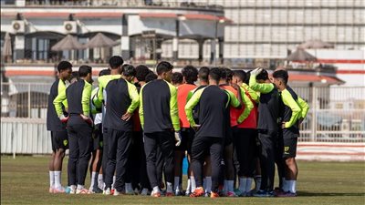 جلسه سريعة بين جوميز ولاعبي الزمالك 