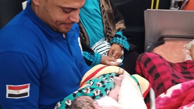 سيدة تضع مولودها داخل سيارة اسعاف ببني سويف  