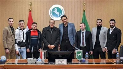 محافظ الشرقية يلتقي بالمستفيدين من الدورة التدريبية في مجال الطاقة الجديدة والمتجددة 