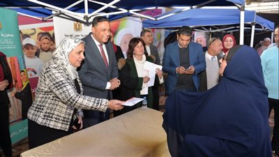 الدقهلية : صرف أجهزة تعويضية ومساعدات مالية لعدد من الأسر الأولي بالرعاية